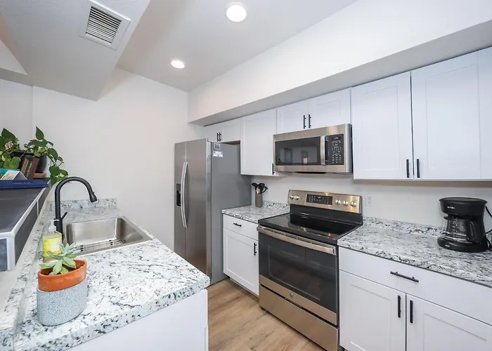 2br 2bath With Pool & Fireplace *